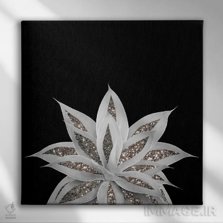 تابلو آگاو خاکستری با درخشش نقرهای I اثر هنر آنیتا و بلا - نمای روبهرو روی دیوار