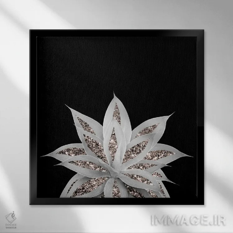 تابلو آگاو خاکستری II با درخشش رزگلد اثر هنر آنیتا و بلا - نمای قابدار مشکی