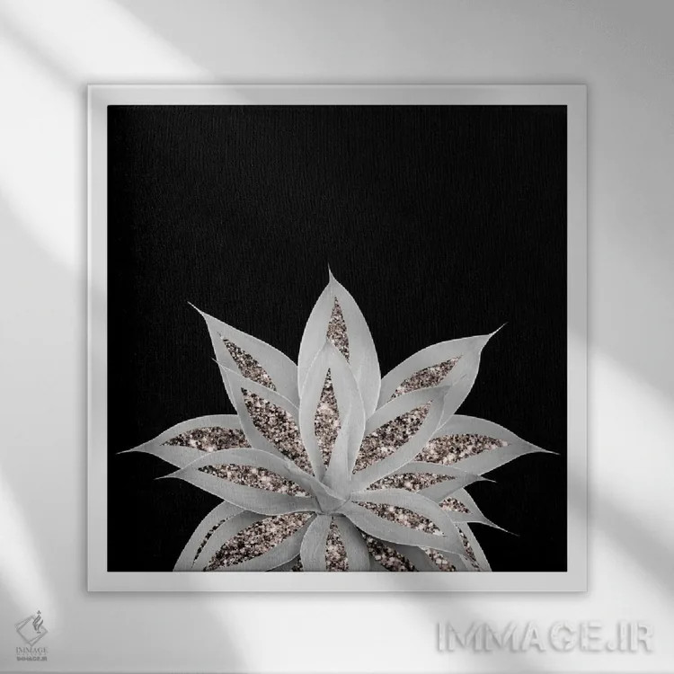تابلو آگاو خاکستری II با درخشش رزگلد اثر هنر آنیتا و بلا - نمای قابدار سفید