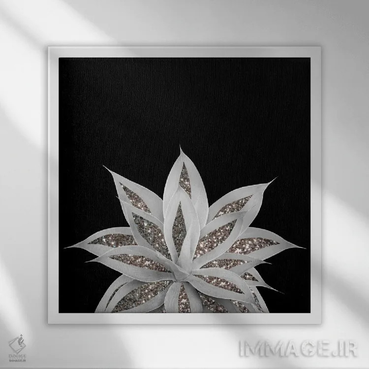 تابلو آگاو خاکستری با درخشش نقرهای I اثر هنر آنیتا و بلا - نمای قابدار سفید