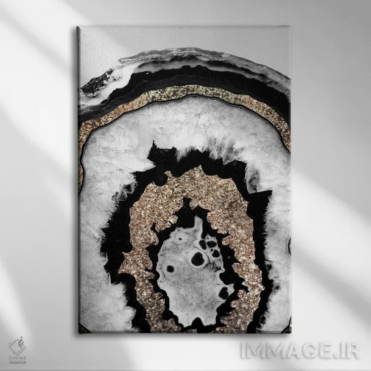 تابلو عقیق خاکستری، سیاه و سفید با درخشش طلایی IB اثر هنر آنیتا و بلا - نمای روبهرو روی دیوار