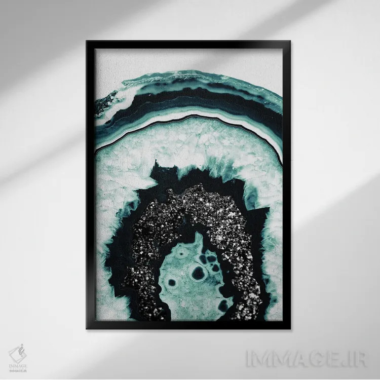 تابلو عقیق آبی یخی با درخشش سیاه I اثر هنر آنیتا و بلا - نمای قابدار مشکی