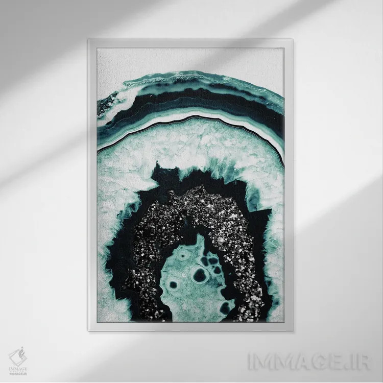 تابلو عقیق آبی یخی با درخشش سیاه I اثر هنر آنیتا و بلا - نمای قابدار سفید