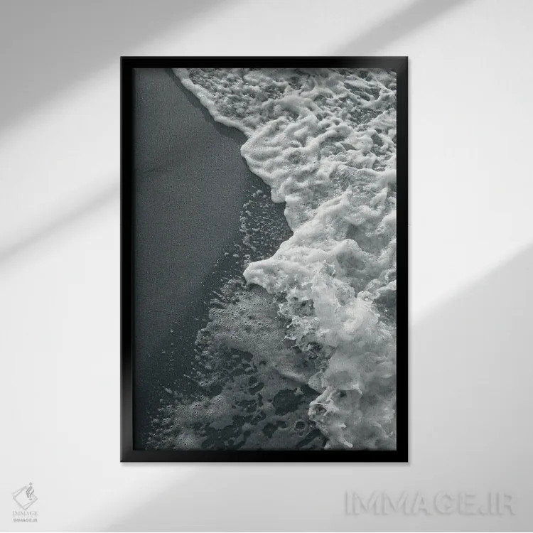 تابلو زیبایی اقیانوس نقرهای خاکستری I اثر هنر آنیتا و بلا - نمای قابدار مشکی