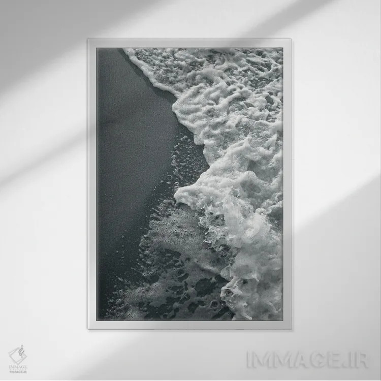 تابلو زیبایی اقیانوس نقرهای خاکستری I اثر هنر آنیتا و بلا - نمای قابدار سفید