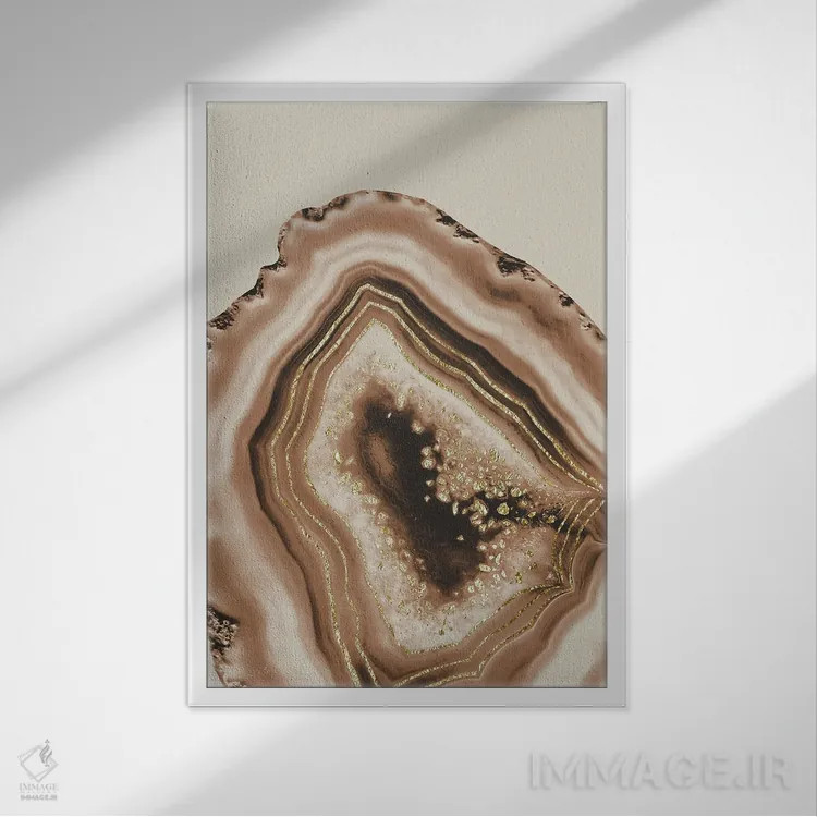 تابلو آگات قهوهای ملایم با ورقه طلایی براق I اثر هنر آنیتا و بلا - نمای قابدار سفید