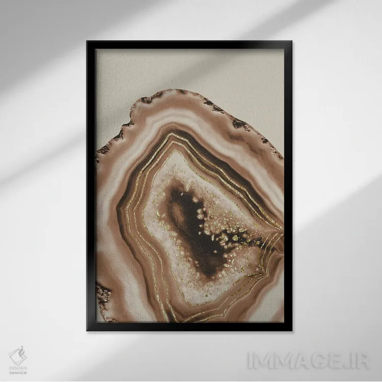 تابلو آگات قهوهای ملایم با ورقه طلایی براق I اثر هنر آنیتا و بلا - نمای قابدار مشکی