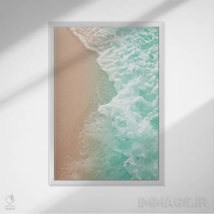 تابلو زیبایی اقیانوس بژ و زمردی ملایم I اثر هنر آنیتا و بلا - نمای قابدار سفید