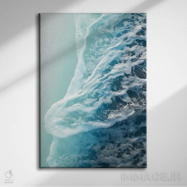 تابلو رویای امواج اقیانوس فیروزهای ملایم III اثر هنر آنیتا و بلا - نمای روبهرو روی دیوار