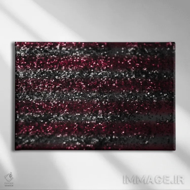 تابلو بانوی قرمز و خاکستری درخشان با راهراه اکلیلی I اثر هنر آنیتا و بلا - نمای روبهرو روی دیوار