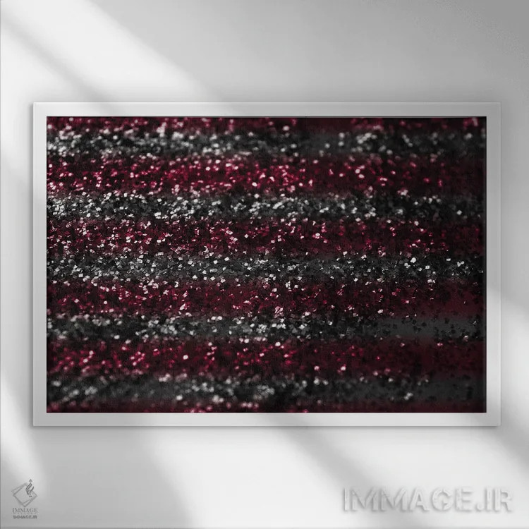 تابلو بانوی قرمز و خاکستری درخشان با راهراه اکلیلی I اثر هنر آنیتا و بلا - نمای قابدار سفید