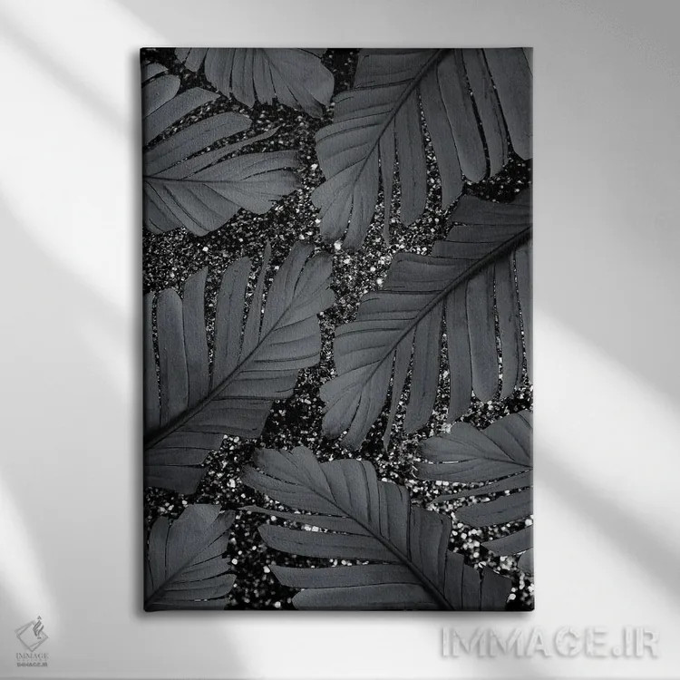 تابلو برگ موز II با درخشش براق اثر هنر آنیتا و بلا - نمای روبهرو روی دیوار