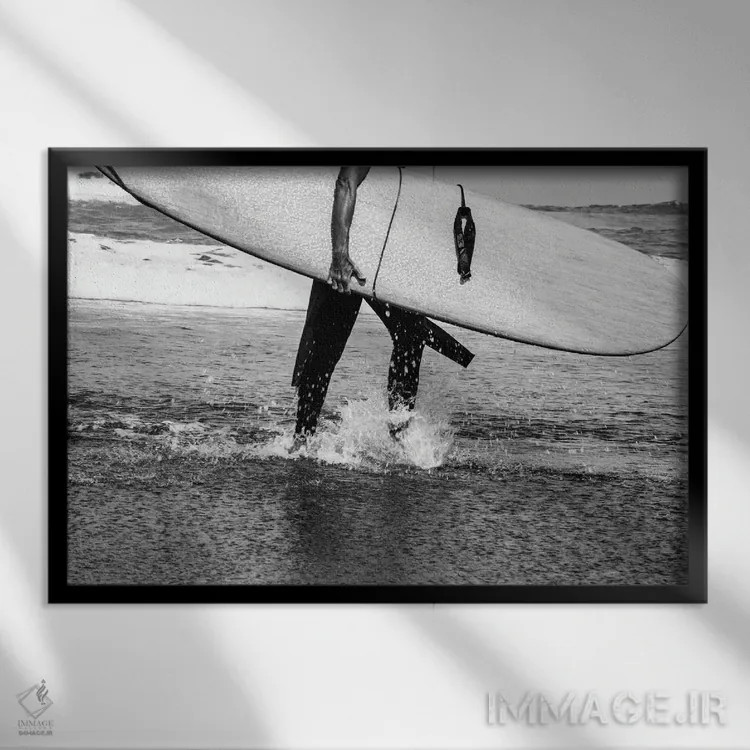 تابلو حال و هوای موجسوار سیاه و سفید II اثر هنر آنیتا و بلا - نمای قابدار مشکی