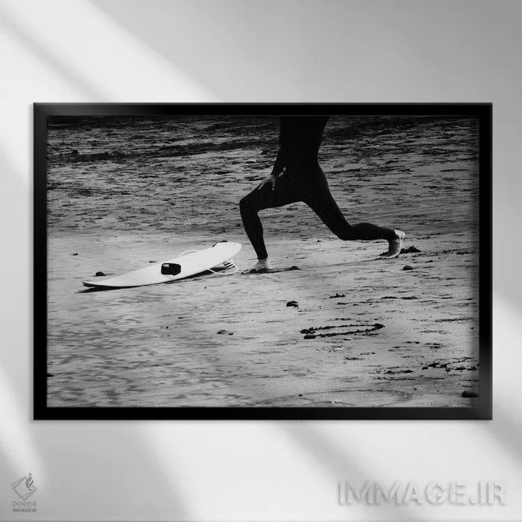 تابلو حال و هوای موجسوار سیاه و سفید III اثر هنر آنیتا و بلا - نمای قابدار مشکی