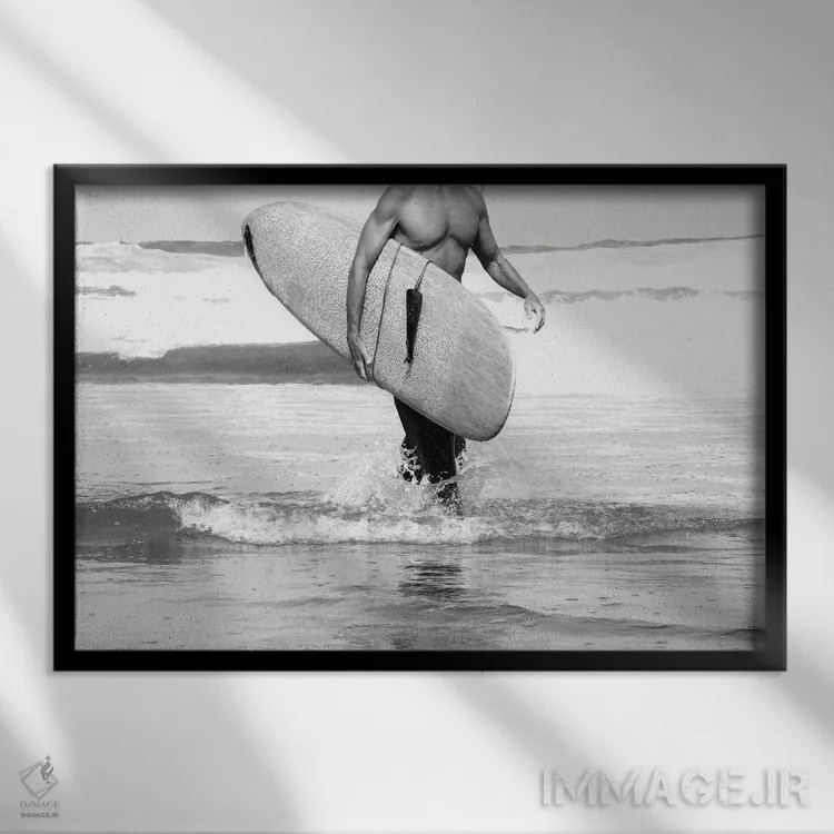 تابلو حال و هوای موجسوار سیاه و سفید I اثر هنر آنیتا و بلا - نمای قابدار مشکی