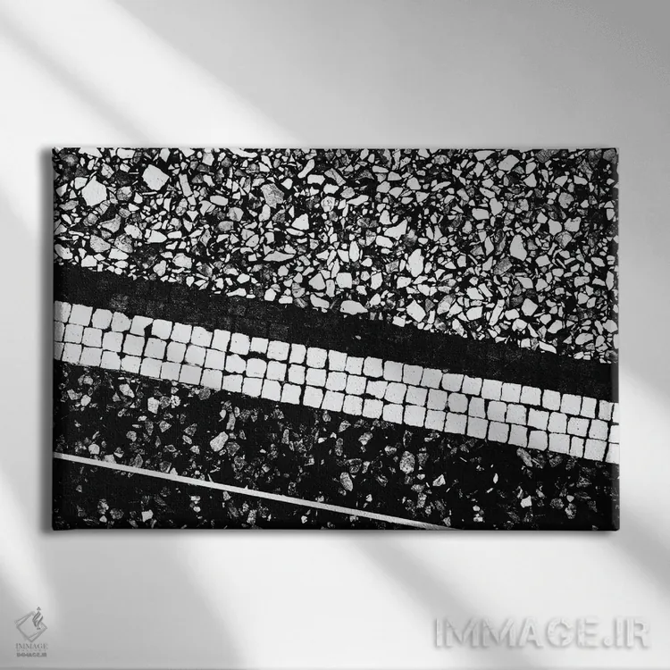 تابلو طرح ترازو سیاه و سفید I (طرح سنگفرش ایتالیایی) اثر هنر آنیتا و بلا - نمای روبهرو روی دیوار