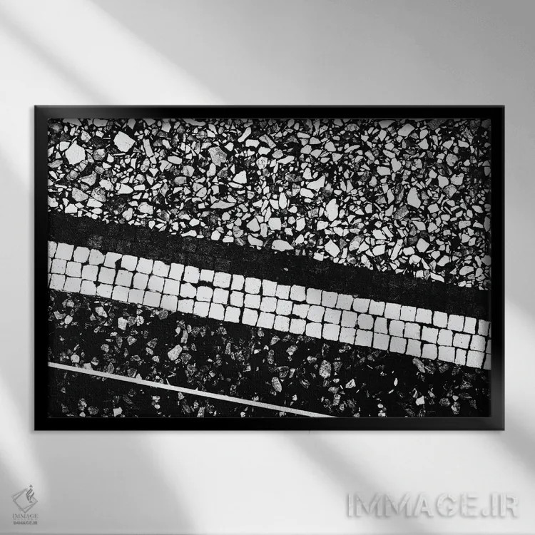 تابلو طرح ترازو سیاه و سفید I (طرح سنگفرش ایتالیایی) اثر هنر آنیتا و بلا - نمای قابدار مشکی