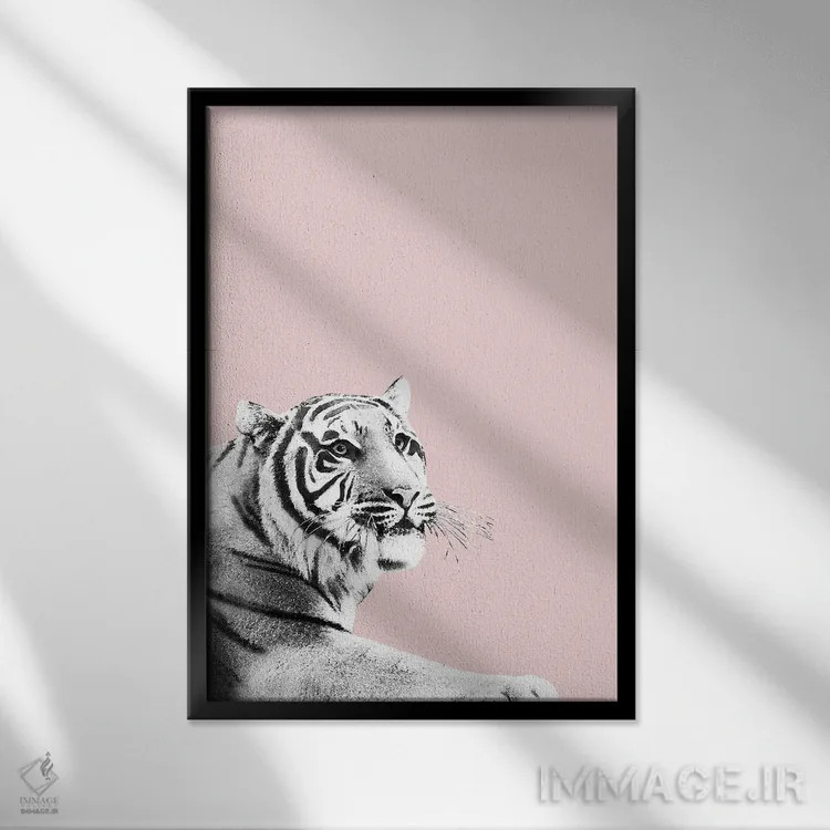 تابلو ببر سیاه و سفید بر زمینهٔ رنگ گونه I اثر هنر آنیتا و بلا - نمای قابدار مشکی