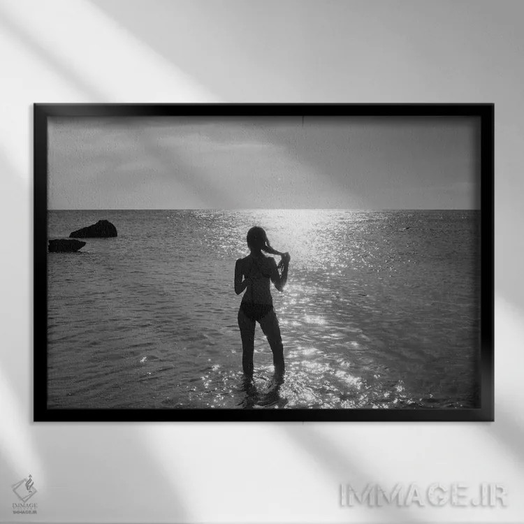 تابلو شنا در غروب آفتاب دوم اثر هنر آنیتا و بلا - نمای قابدار مشکی