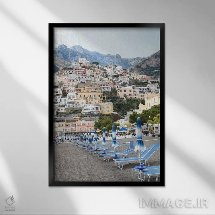 تابلو رویای چترهای ساحلی پوزیتانو یک اثر هنر آنیتا و بلا - نمای قابدار مشکی