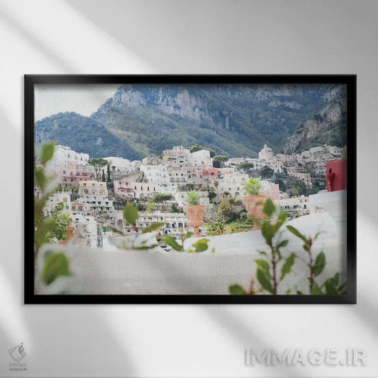 تابلو زیبایی پوزیتانو یک اثر هنر آنیتا و بلا - نمای قابدار مشکی