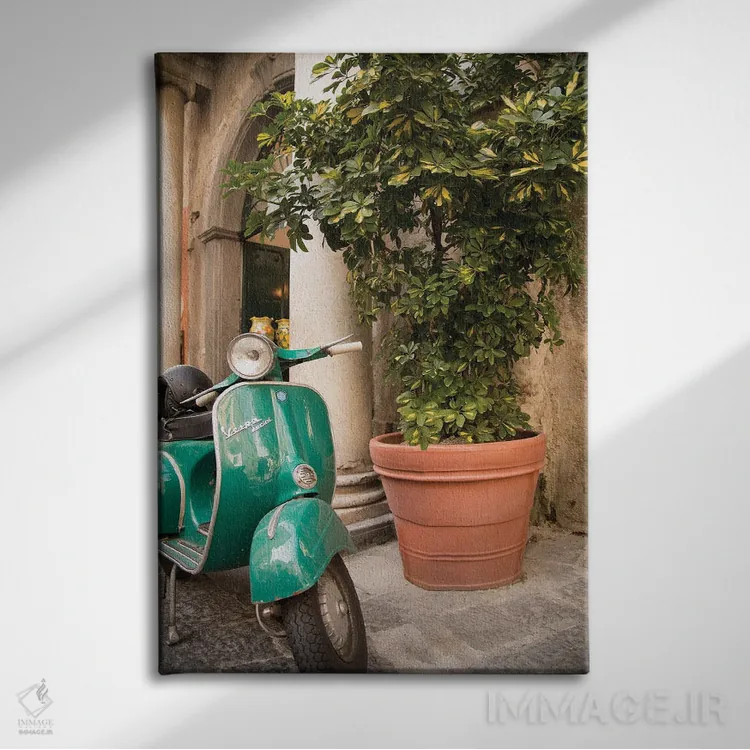 تابلو اسکوتر رترو در آمالفی یک اثر هنر آنیتا و بلا - نمای روبهرو روی دیوار