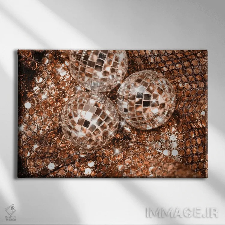 تابلو شکوه گویهای دیسکو سیزدهم اثر هنر آنیتا و بلا - نمای روبهرو روی دیوار