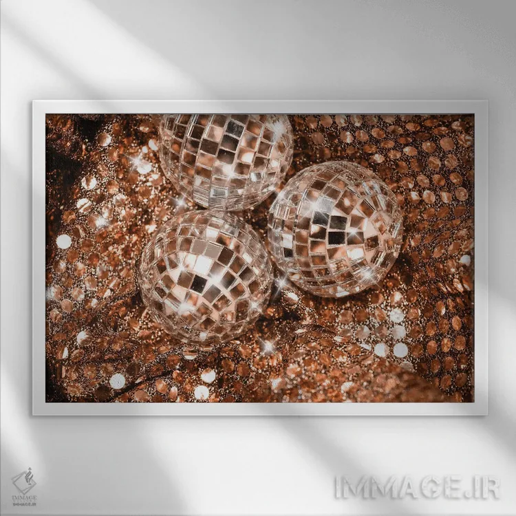 تابلو شکوه گویهای دیسکو سیزدهم اثر هنر آنیتا و بلا - نمای قابدار سفید