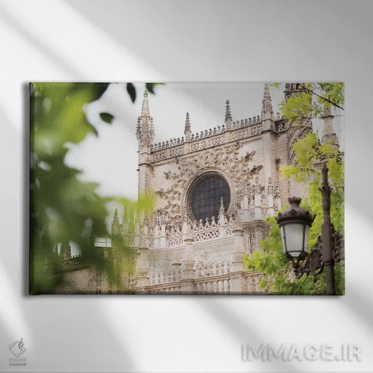 تابلو کلیسای جامع سویا یک اثر هنر آنیتا و بلا - نمای روبهرو روی دیوار