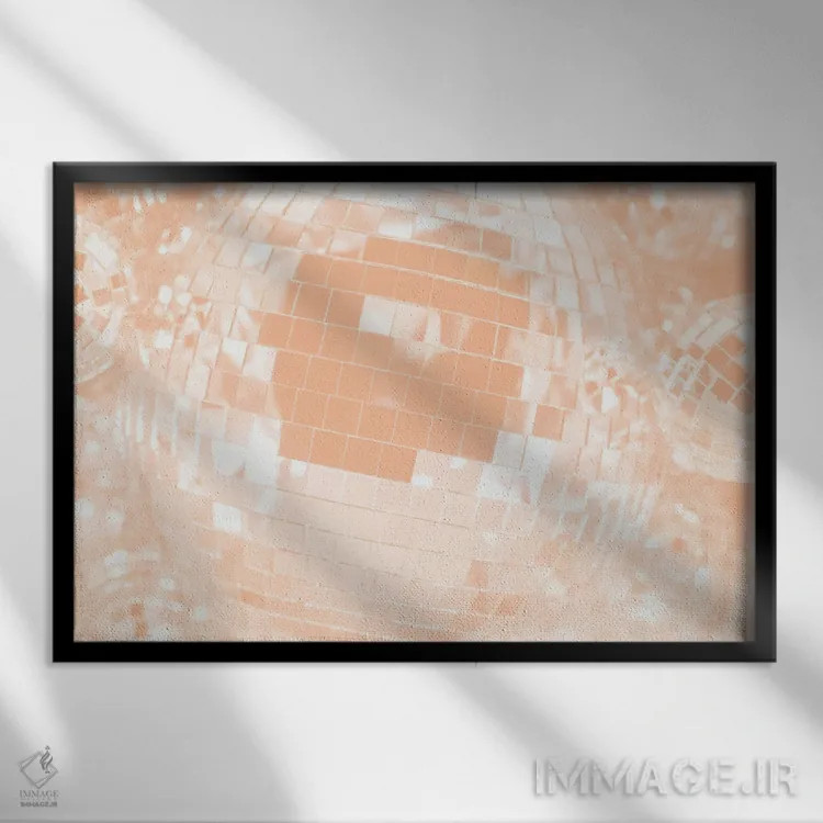 تابلو دیسکو بال رترو هلوئی شیک یکم اثر هنر آنیتا و بلا - نمای قابدار مشکی