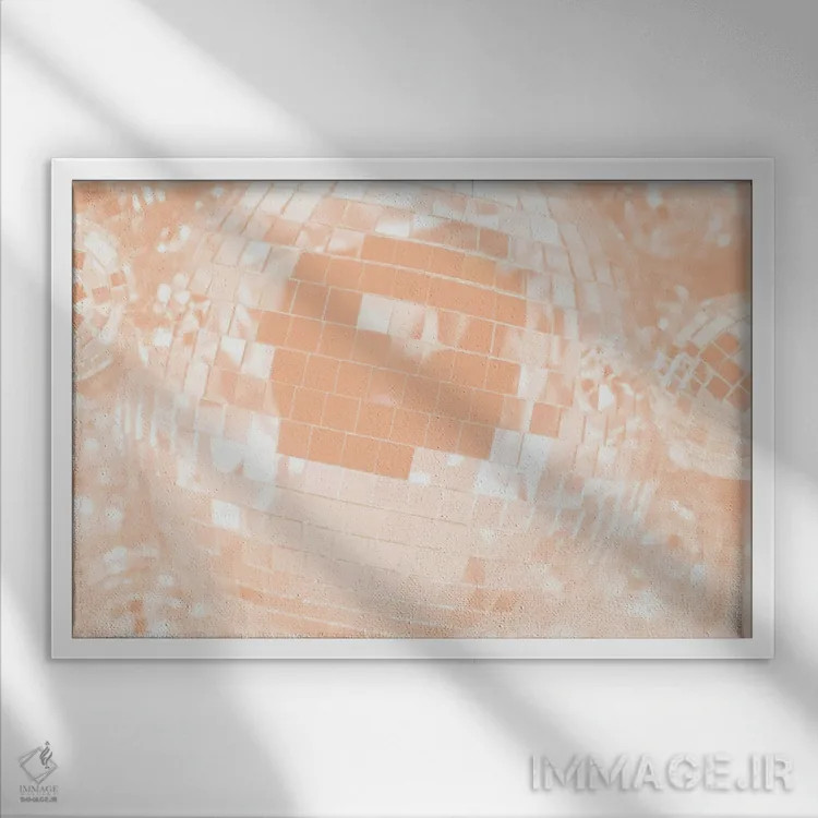 تابلو دیسکو بال رترو هلوئی شیک یکم اثر هنر آنیتا و بلا - نمای قابدار سفید