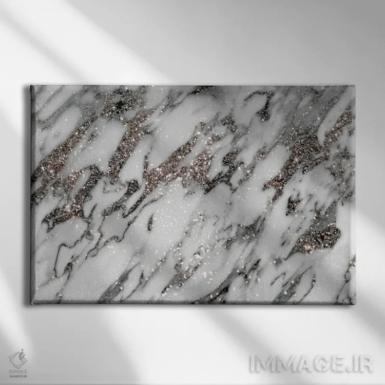 تابلو شکوه مرمر سفید کلاسیک با اکلیل نقرهای یکم اثر هنر آنیتا و بلا - نمای روبهرو روی دیوار