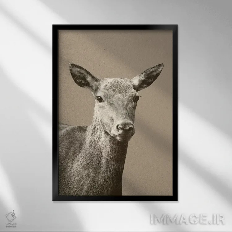 تابلو گوزن روی زمینه سپیا یکم اثر هنر آنیتا و بلا - نمای قابدار مشکی