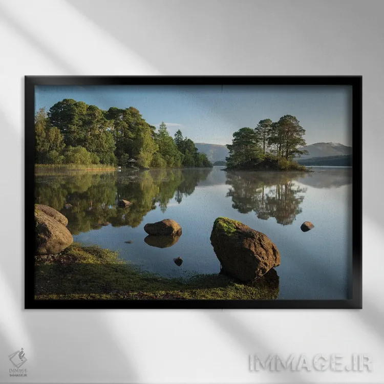 تابلو انعکاسهای دروِنت واتر (نام دریاچه) اثر آدام برتون - نمای قابدار مشکی