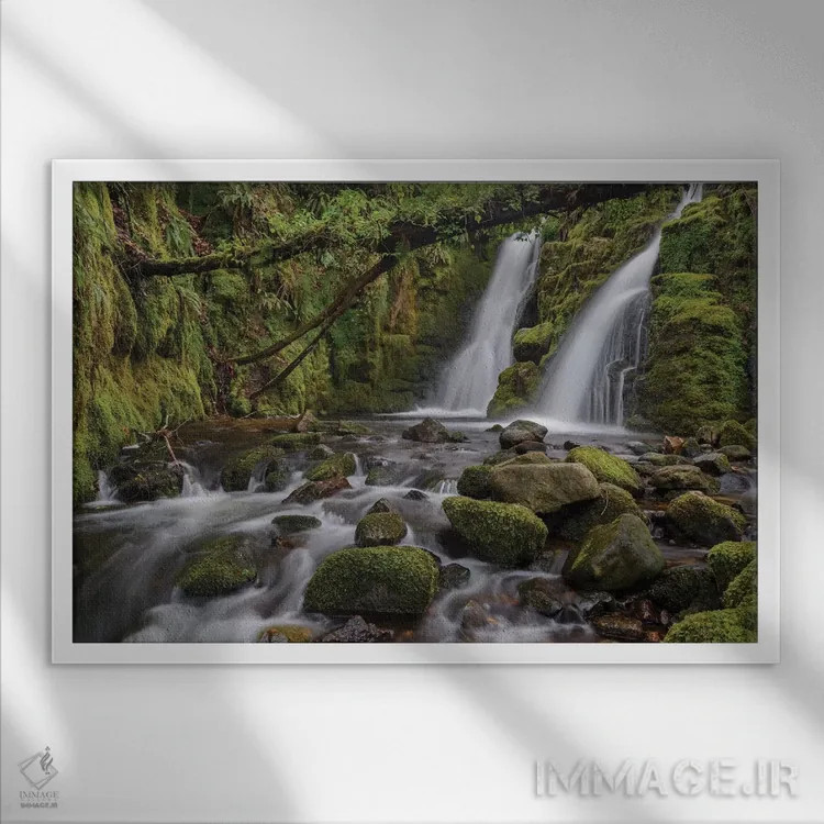 تابلو آبشار مخفی اثر آدام برتون - نمای قابدار سفید