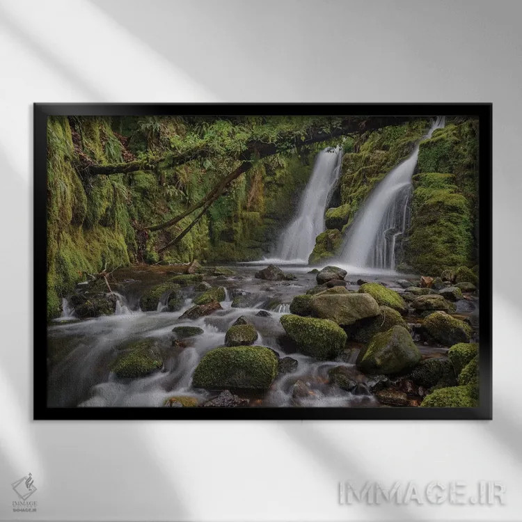 تابلو آبشار مخفی اثر آدام برتون - نمای قابدار مشکی