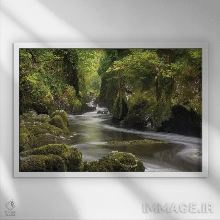 تابلو دره پریان اثر آدام برتون - نمای قابدار سفید