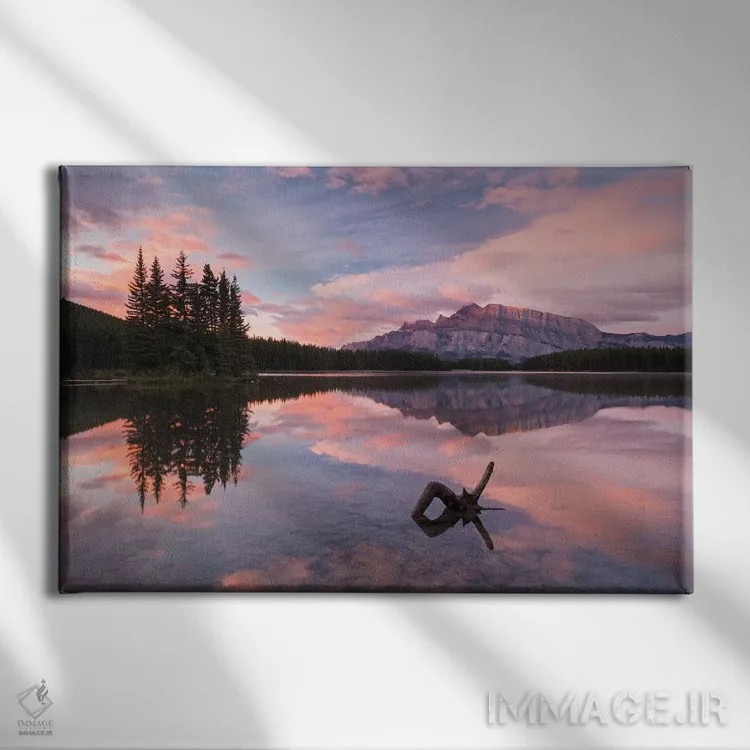 تابلو طلوع آفتاب در دریاچه تو جک اثر آدام برتون - نمای روبهرو روی دیوار