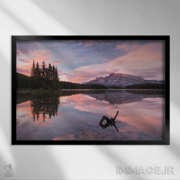 تابلو طلوع آفتاب در دریاچه تو جک اثر آدام برتون - نمای قابدار مشکی