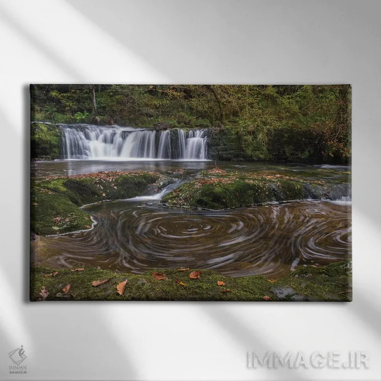 تابلو گرداب و آبشارها اثر آدام برتون - نمای روبهرو روی دیوار