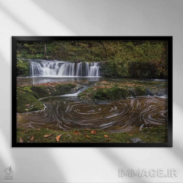 تابلو گرداب و آبشارها اثر آدام برتون - نمای قابدار مشکی