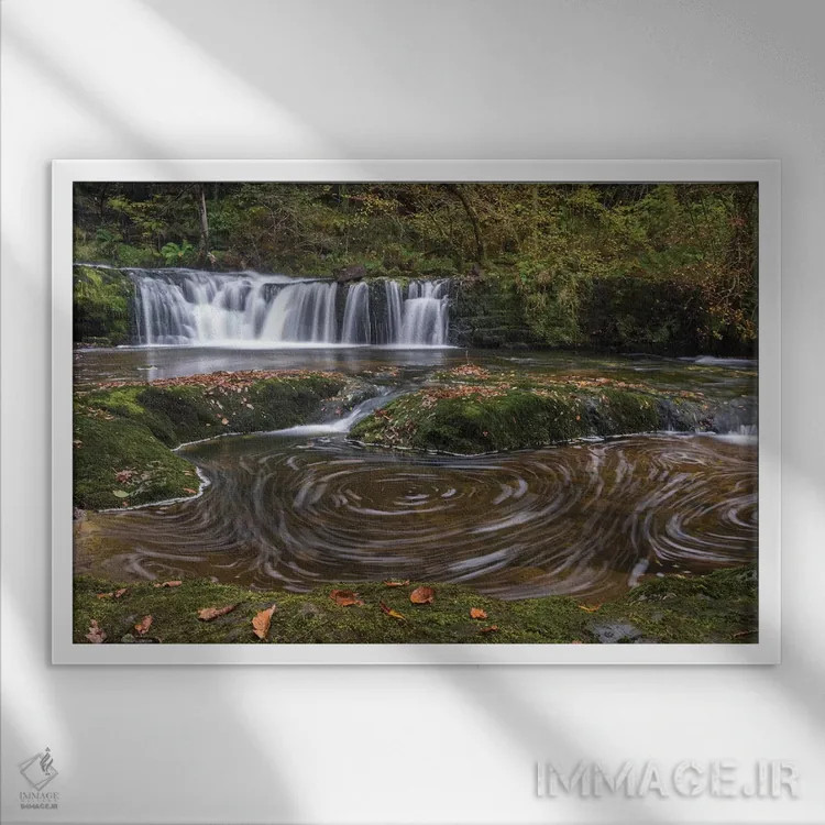 تابلو گرداب و آبشارها اثر آدام برتون - نمای قابدار سفید