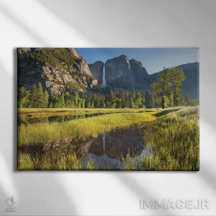 تابلو چمنزار و آبشارهای یوسمیتی اثر آدام برتون - نمای روبهرو روی دیوار