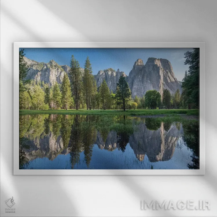 تابلو منارههای کلیسایی، یوسمیتی اثر آدام برتون - نمای قابدار سفید