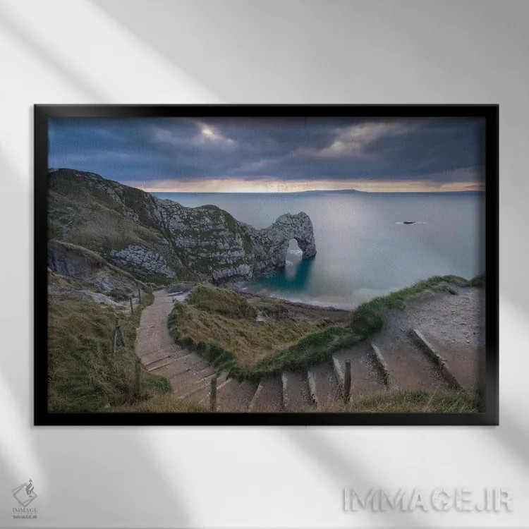 تابلو دردل دور (یک سازند طبیعی انگلستان) اثر آدام برتون - نمای قابدار مشکی