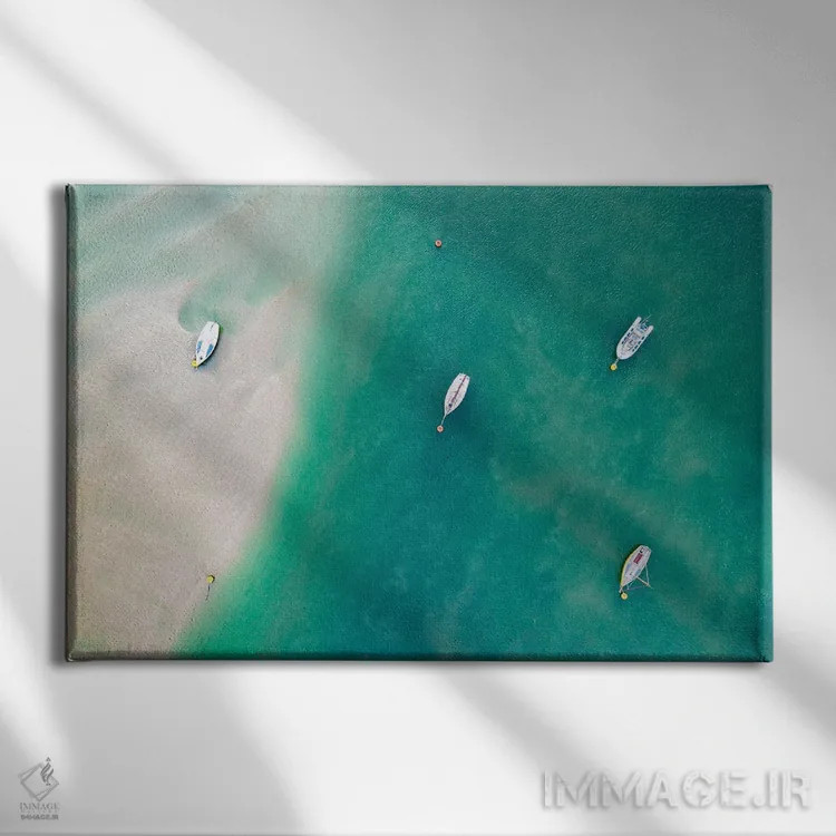 تابلو زمینگیر شده اثر آدام برتون - نمای روبهرو روی دیوار