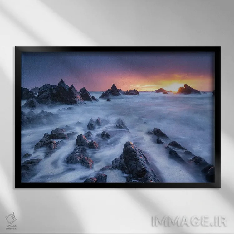 تابلو خطر کامل اثر آدام برتون - نمای قابدار مشکی