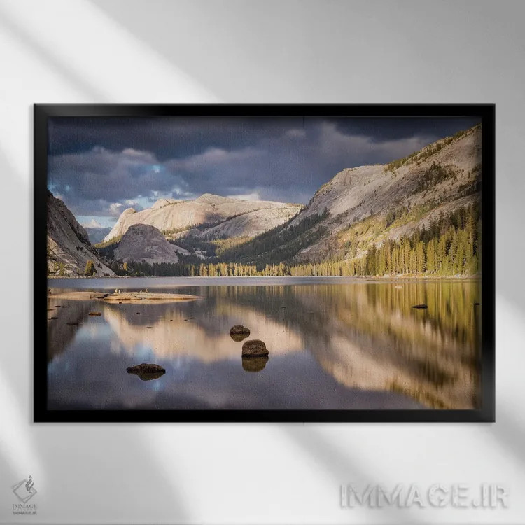 تابلو تِنایا افسونگر (نام دریاچه یا منطقه) اثر آدام برتون - نمای قابدار مشکی