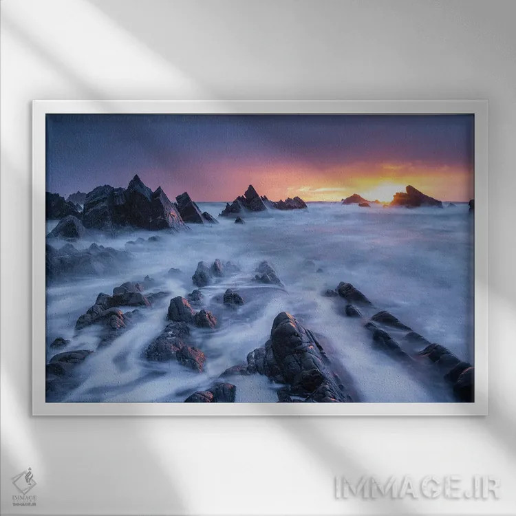 تابلو خطر کامل اثر آدام برتون - نمای قابدار سفید