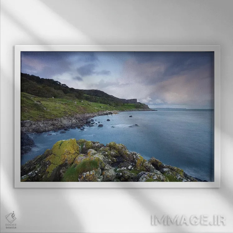 تابلو آبیهای فیر هد (نام منطقه) اثر آدام برتون - نمای قابدار سفید